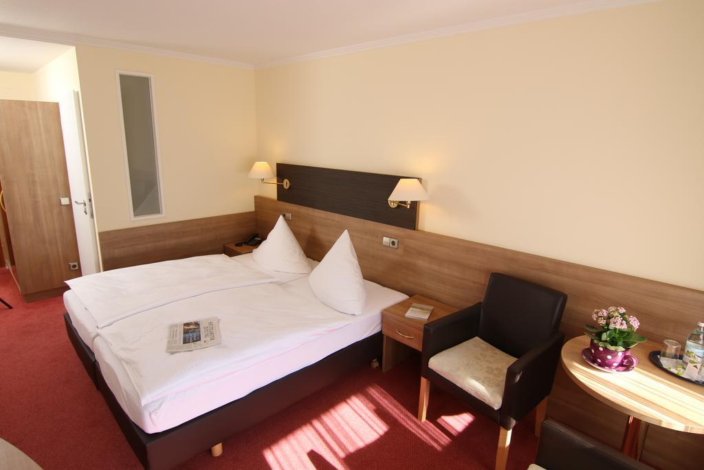 באד ווילבאד Hotel Bergfrieden מראה חיצוני תמונה